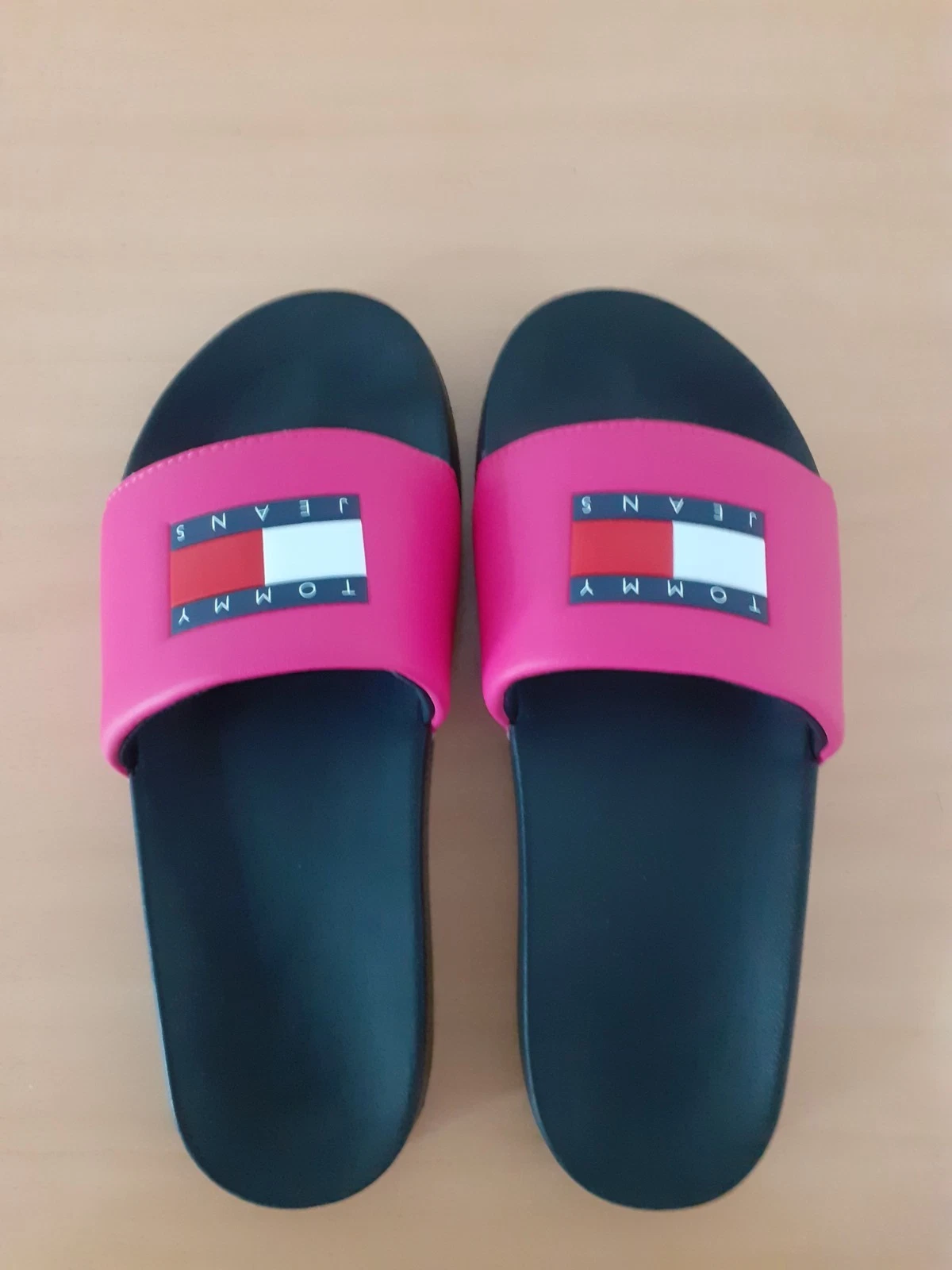 Tommy Jeans women pink sliders size 39
Opens in a new window or tab
