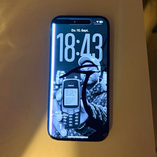 Apple iPhone 15 128 GB Schwarz Smartphone gebraucht mit sichtbaren Kratzern