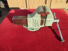 Vintage Columbian Vise & Mfg Co No. 504 Stationary Bench Vice Cleveland USA