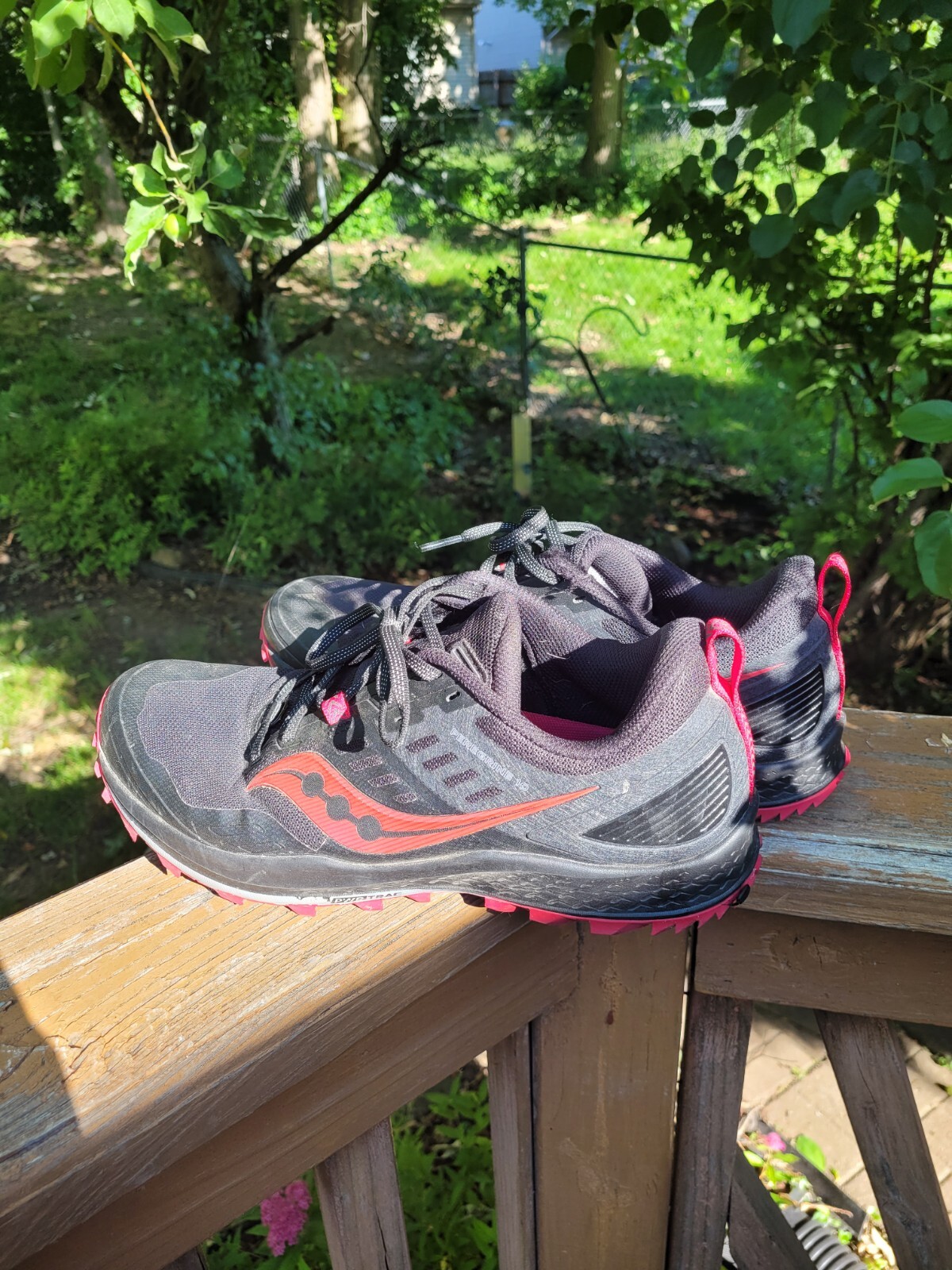 Saucony Women's Peregrine (Wide) 10 Black-Barberry / 9.5