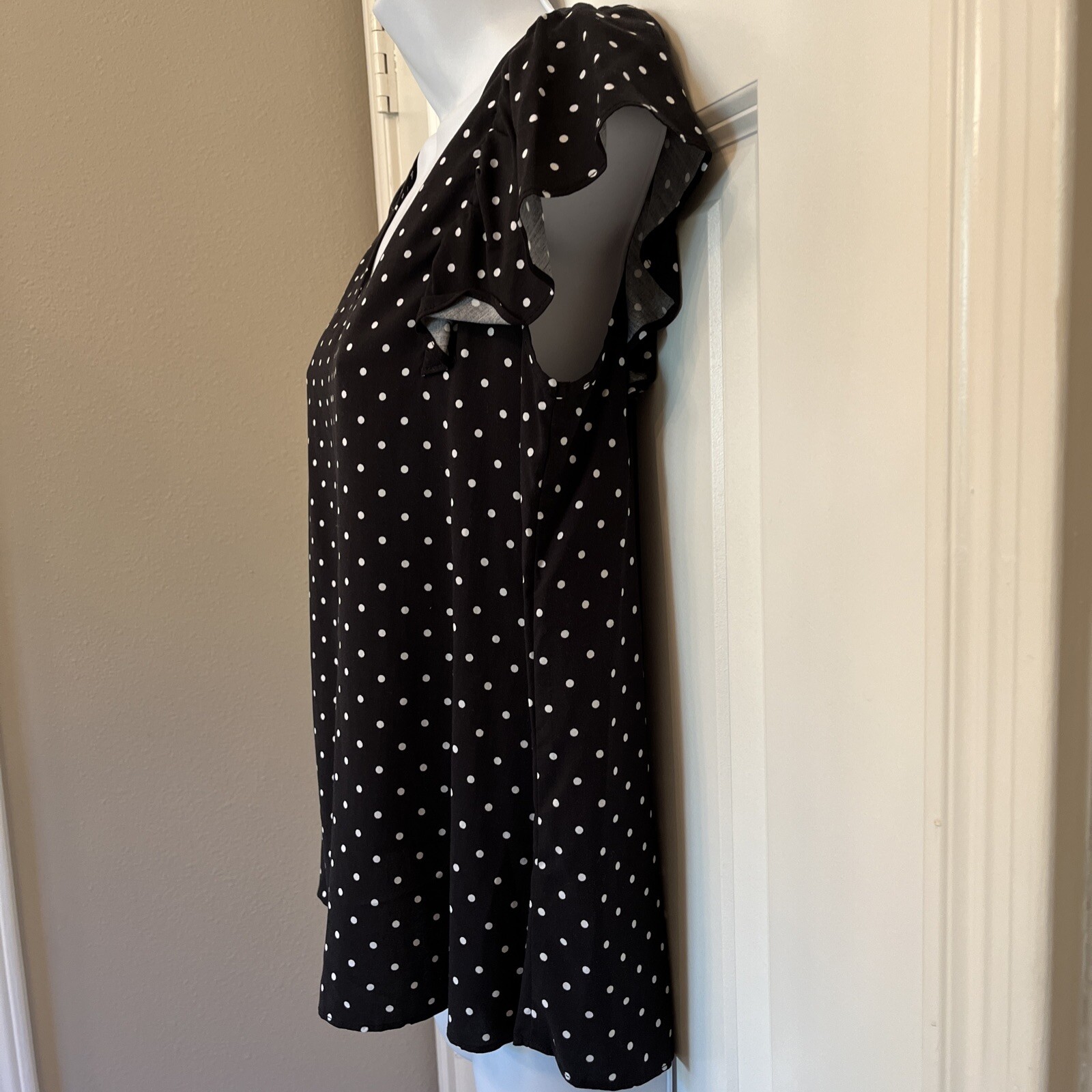 Old Navy XS Basic Top V Neck Flutter Sleeve Black… - image 3