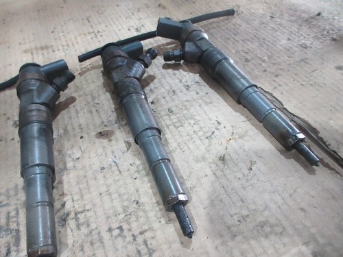 2007 BMW 5 SERIES 520d E60 M47D20O2 AUTO SET OF 4 DIESEL FUEL INJECTORS 7793836 - Picture 3 of 3
