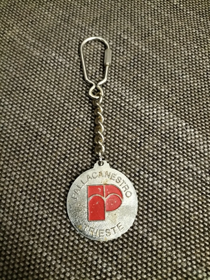 Gadget Ciondolo Portachiavi Pubblicitario Bic Basket Pallacanestro Trieste Italy - Immagine 4 di 4