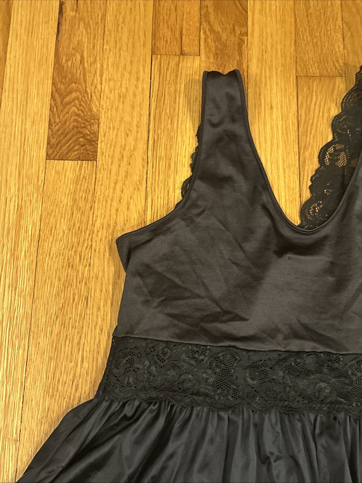 NWOT Shadowline Size 1X Silhouette Short Lace Bodice Long Nightgown Black Nylon