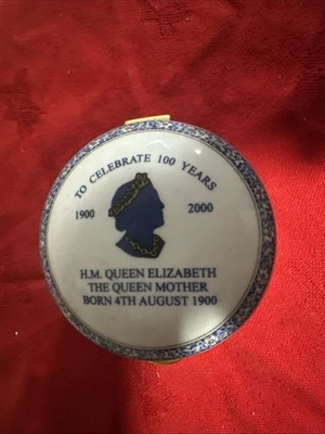 Falcon China H.M. Queen Elizabeth The Queen Mother Trinket Box, 100th Birthday. - Image 1 of 4