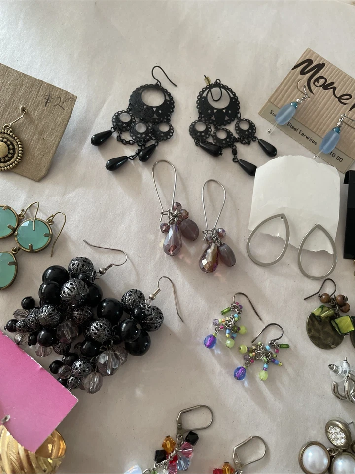 Lote misto de brincos elegantes - Vários designs e cores lote de 20 - Imagem 4 de 4