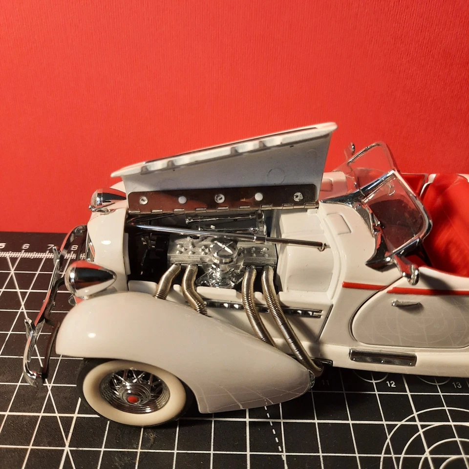 Modellino Franklin Mint 1935 Auburn 851 Speedster "White Lightning" 1:24 - Immagine 3 di 4