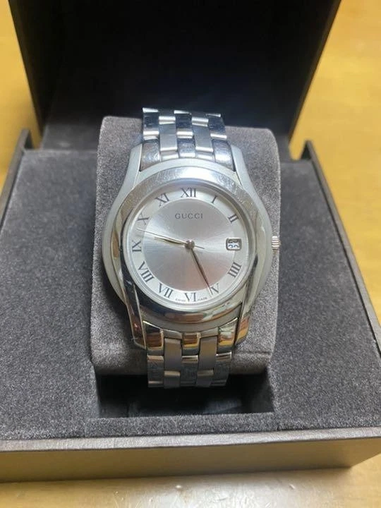 Montre Gucci avec accessoires inclus