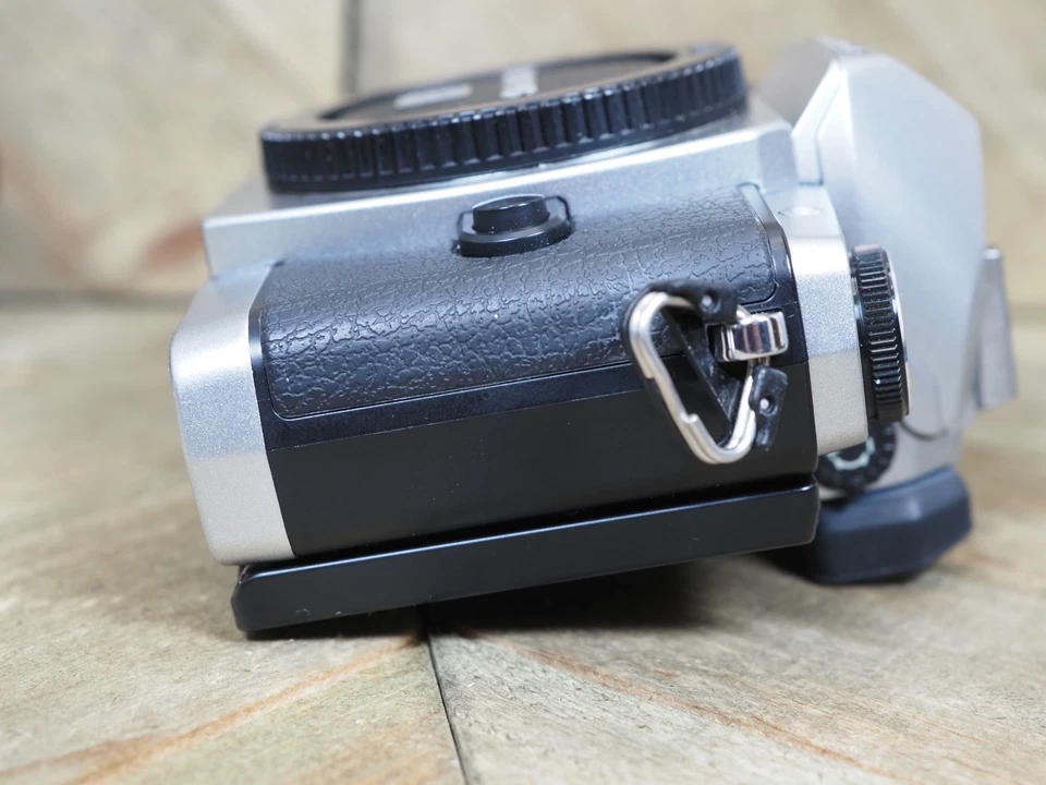 Olympus OM-D E-M10 16.1MP Digital MIRRORLESS CAMERA BODY 1,034 SHUTTER COUNT!!! - Image 3 of 4