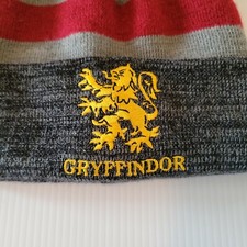 Harry Potter GRYFFINDOR Knitted Cuff Pom Pom Beanie Hat Winter Cap Griffon Patch