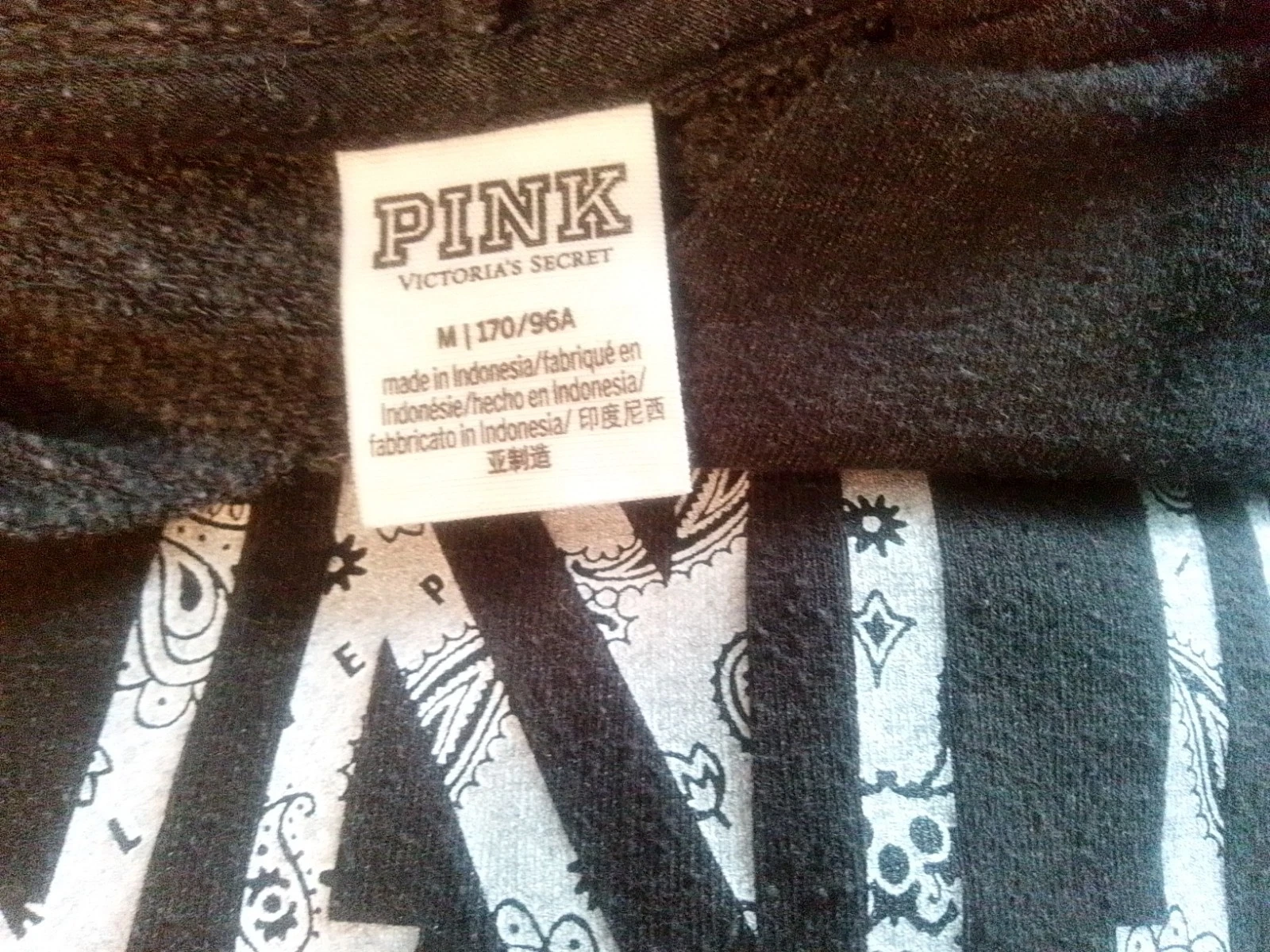 UNDERCOVER Felpa nera con cappuccio Victoria's Secret ROSA taglia media