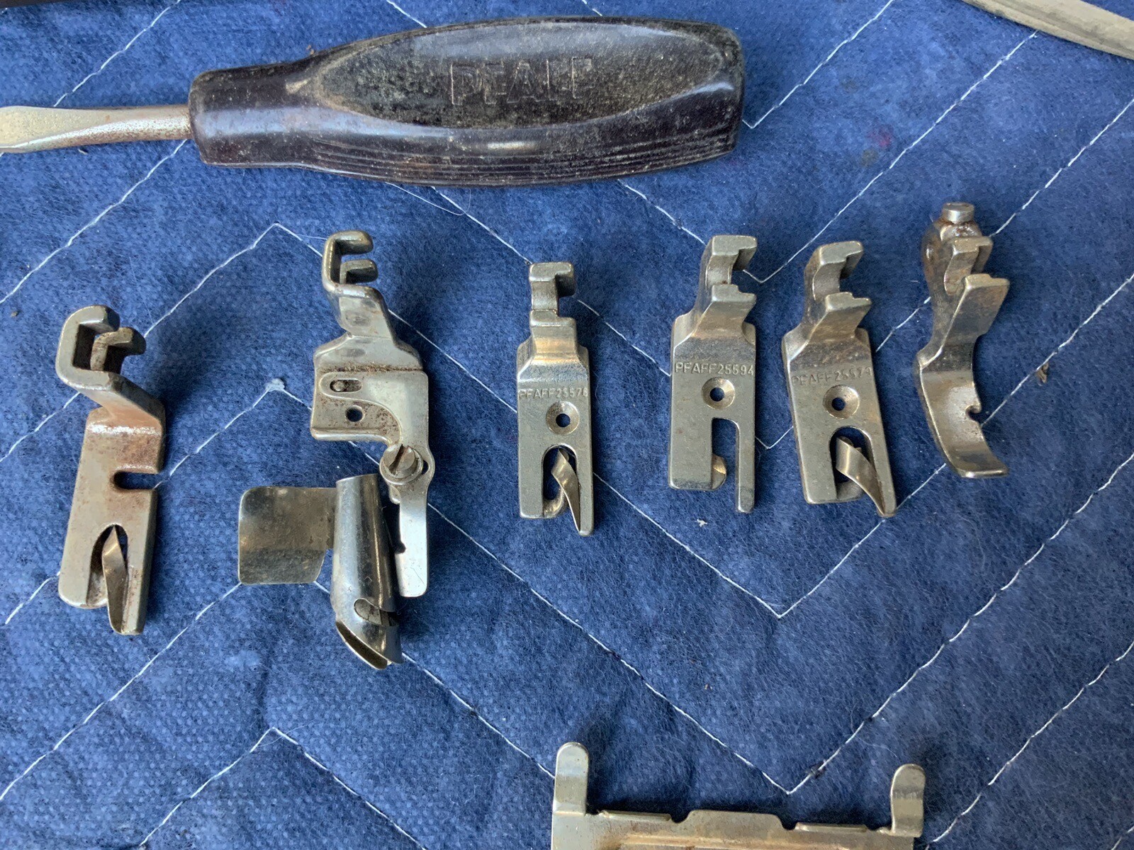 Pfaff 30 sewing machine Heavy Duty Sewing Machine Working W’ Extras