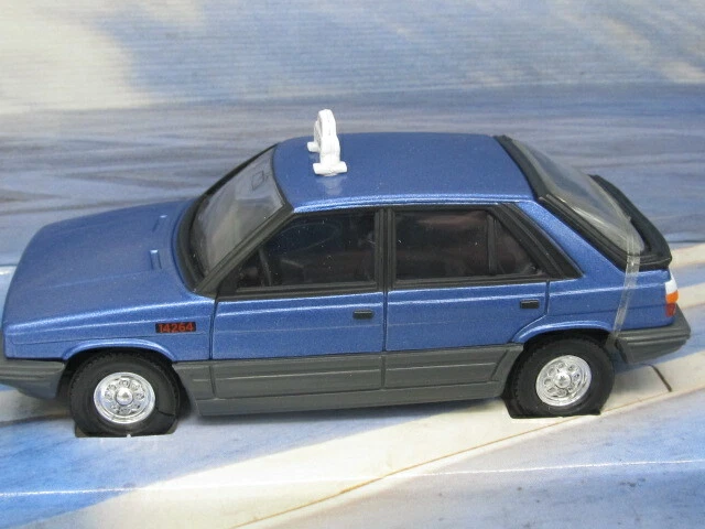 CORGI JAMES BOND 007 SECRET AGENT RENAULT 11- A VIEW TO A KILL- SIR ROGER MOORE - Image 3 of 4