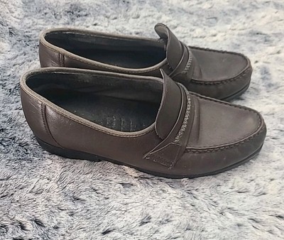 Thom McAn Men brown leather slip-on loafers. Size 9 1/2 W