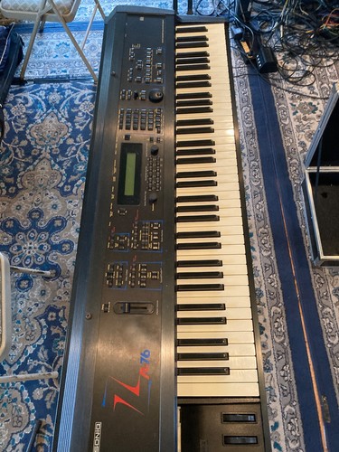 Ensoniq ZR-76 Keyboard workstation