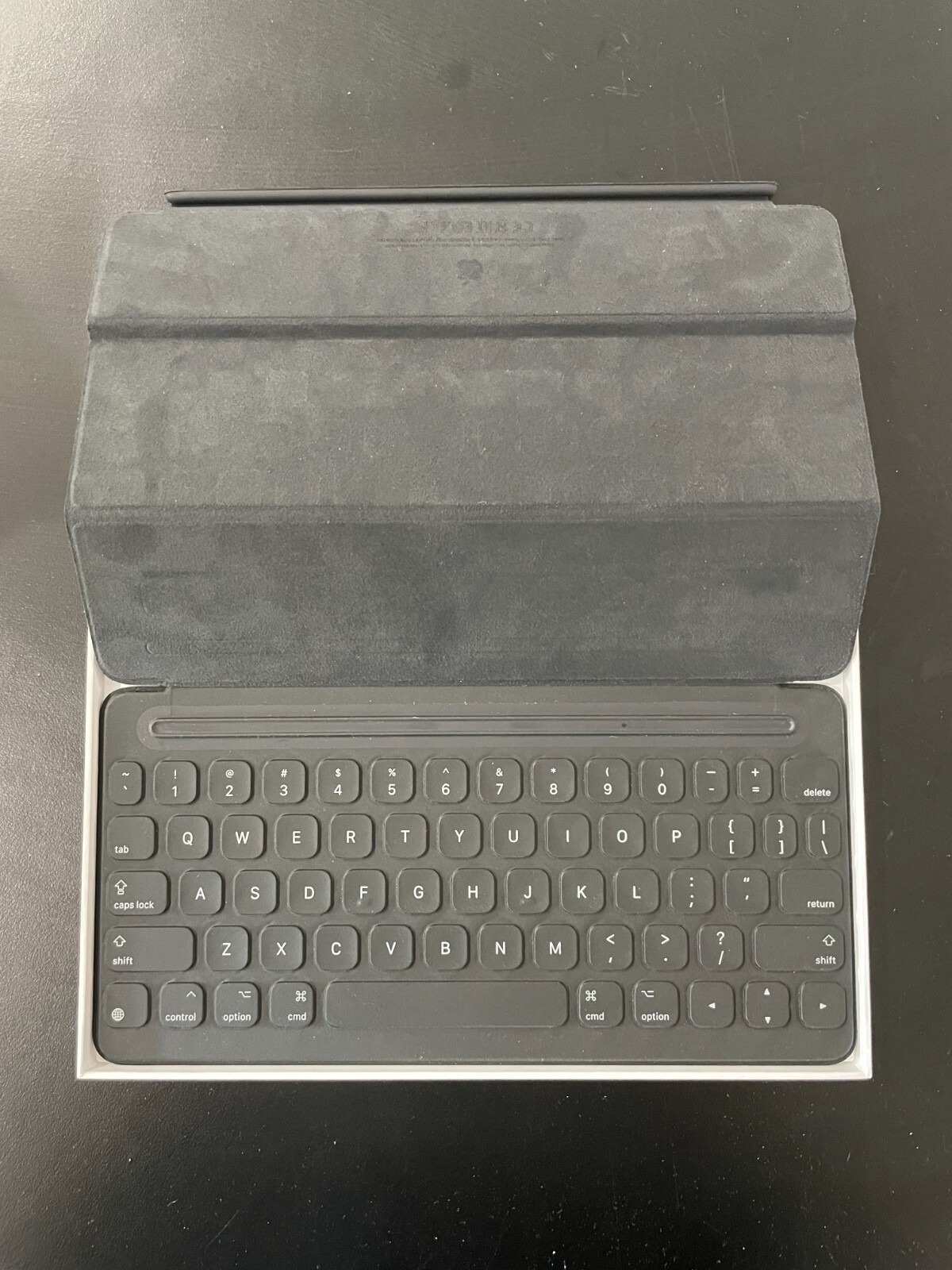 Apple Smart Keyboard Case for iPad  Pro 10.5-inch MX3L2LL/A A1829 English QWERTY