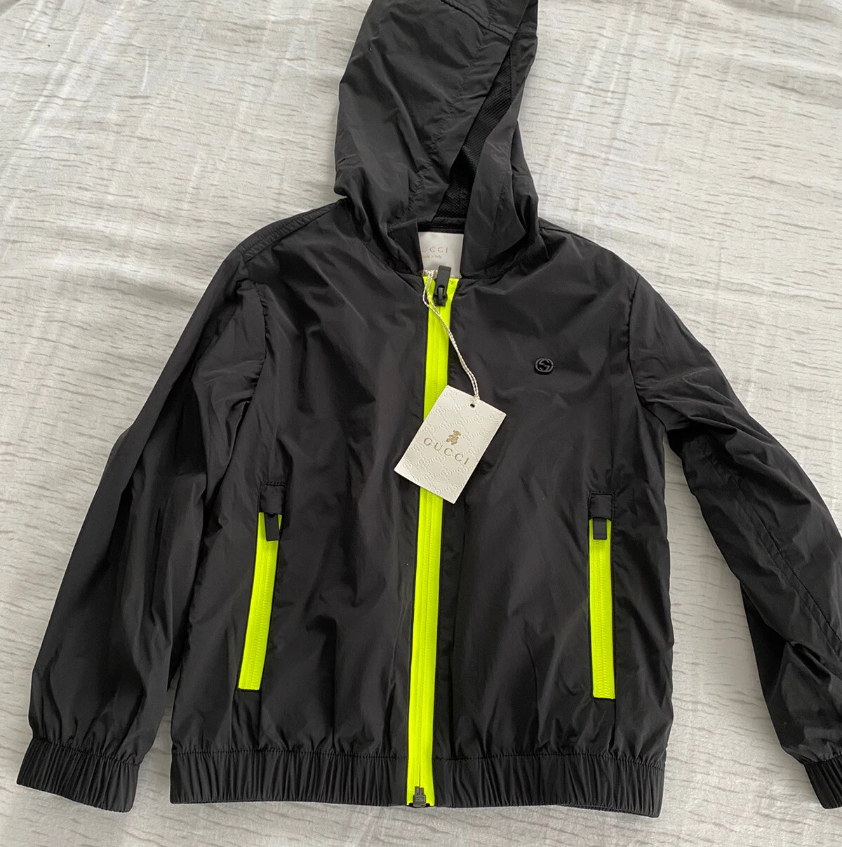 Autentica giacca leggera Gucci Rain ragazzo taglia 4T nera neon