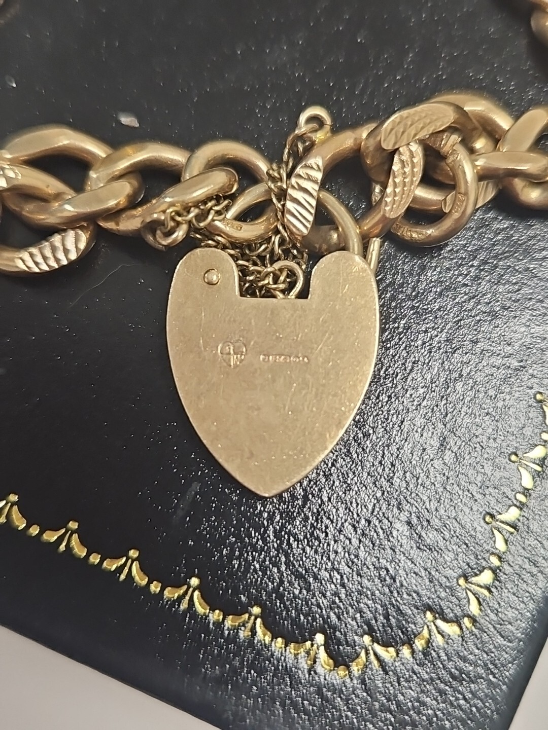 VINTAGE 9ct GOLD CHARM BRACELET  SOLID CURB LINKS WITH PADLOCK image 4