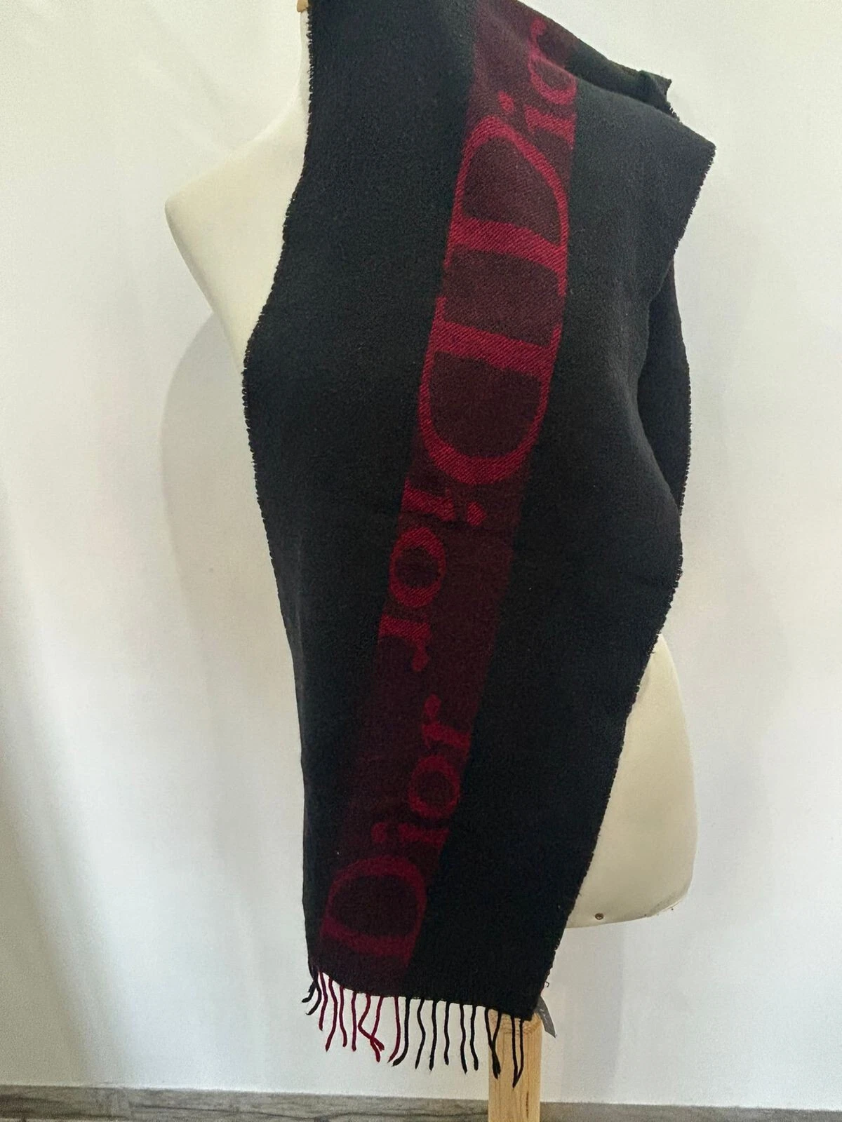 S12#christian Dior rectangle noir et rouge made in italy 68/12 pouces
