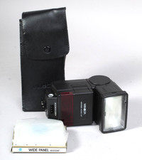 WORKING MINOLTA MAXXUM 4000 AF FLASH W CASE AND WIDE ANGLE DIFFUSER