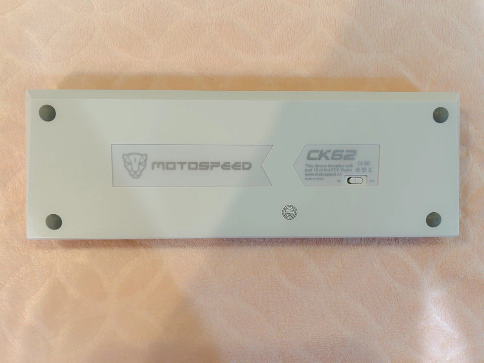 White Motospeed CK62 Bluetooth & Wired 60% RGB Keyboard Red Switch - Image 3 of 4