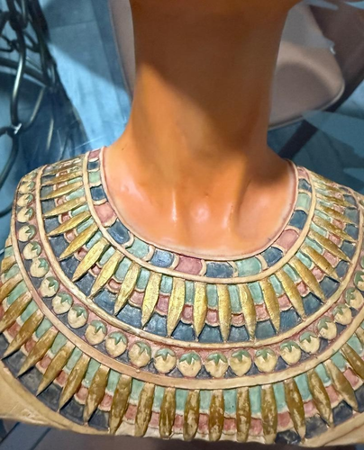 Nefertitti Bust From Egypt 12" Tall 6" Wide A Gorgeous Statue! - Picture 8 of 12