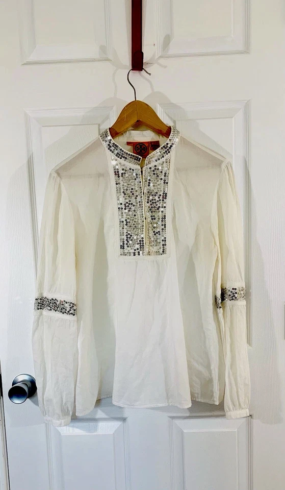 Blusa/top feminino Tory Burch marfim tamanho 12 algodão manga longa gola V lantejoulas transparentes - Imagem 2 de 4