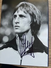 JOHAN CRUYFF  Signed Cruyff foundation supporters club booklet with COA