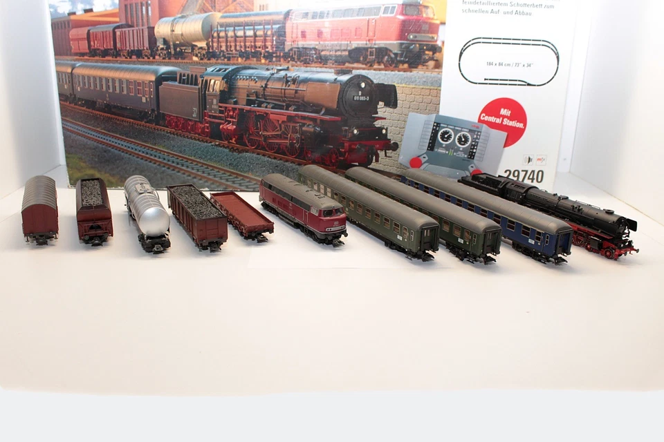 Märklin H0 29740 Mega-Digital-Startpackung Bundesbahn mit 2 Loks, CS2, Wagons... - Bild 2 von 4