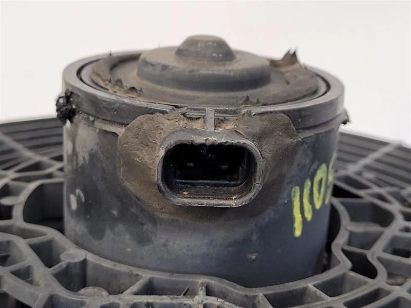 04 - 15 Condensador de conjunto de ventilador de radiador Nissan Armada fabricante de equipamento original - Imagem 3 de 4