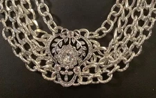 New Stunning Collar Style With Gorgeous Rhinestone Center Medallion