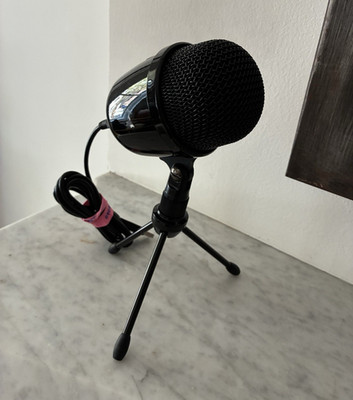 Amazon Basics USB Wired Omnidirectional Desktop Microphone w/ Tripod, Black