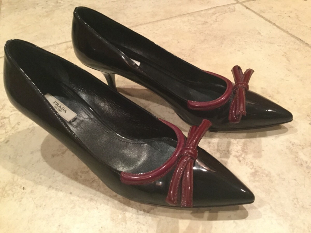 PRADA -VTG Burgundy Bow Black Patent Leather Pointed Toe