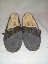 UGG Dakota LINED GRAY SUEDE WOOL SLIPPERS Moccasins Women's Size 9 leather bow