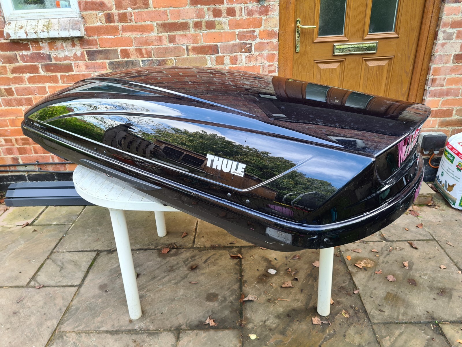 Roof Box HIRE Black Thule Motion XL 460 Litre £10 per day £30 per week