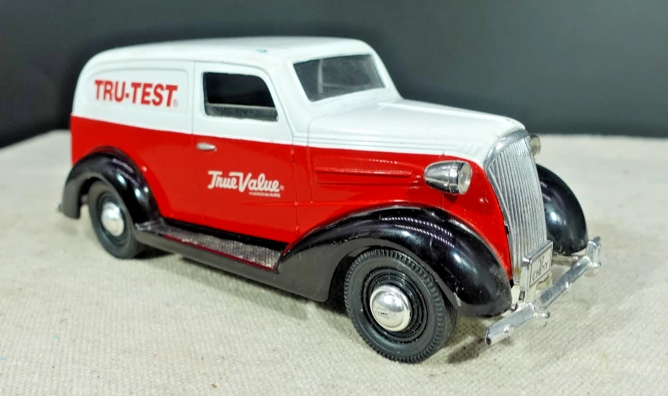 Liberty Classics 1937 Chevy Delivery Coin Bank W/Key True Value 1/24 - Image 2 of 4