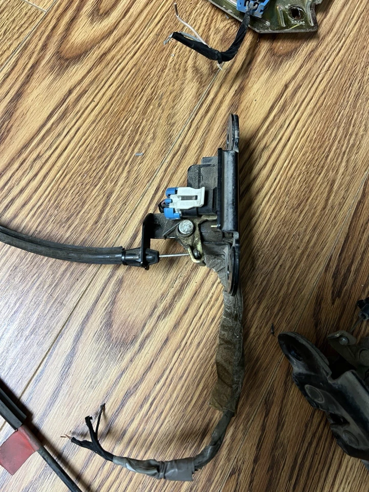 HUMMER H2 2003-2009 MALETERO PUERTA LEVADIZA PUERTA TRASERA CERRADURA PESTILLO ACTUADOR OEM Foto 2 de 4