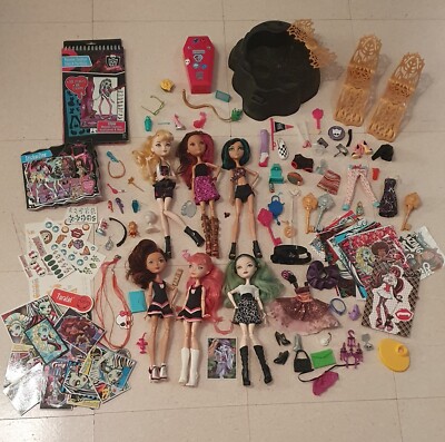 Monster High Ever After High Set Puppen Playset Raritäten Sammelkarten Accessoir