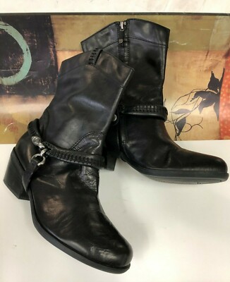 B.MAKOWSKY HUDSON BLACK LEATHER ZIP HARNESS ANKLE BOOTS size WOMEN'S 7W