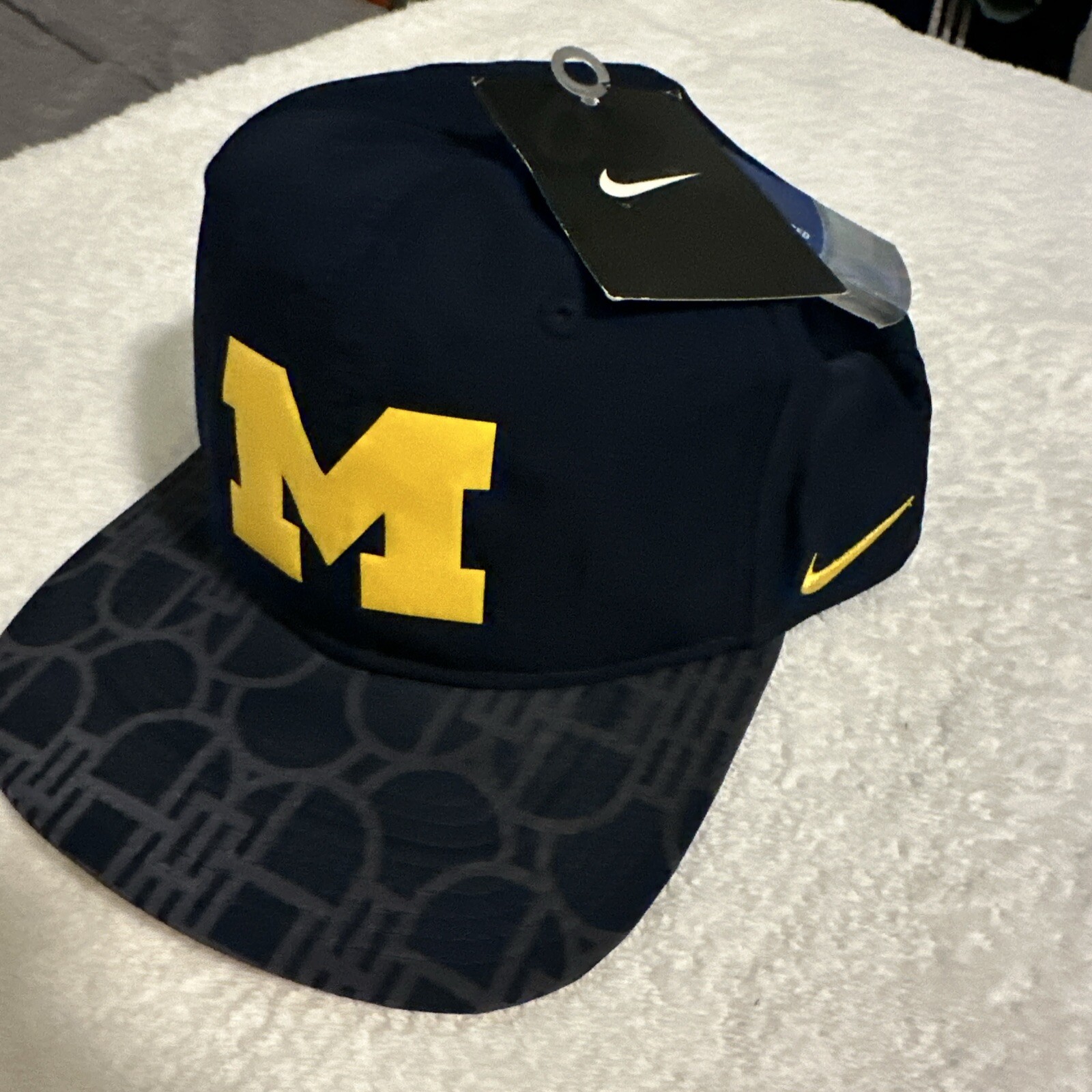Michigan Wolverines Hat Cap Snap Back Nike Dri-Fit College Football Logo Men NWT