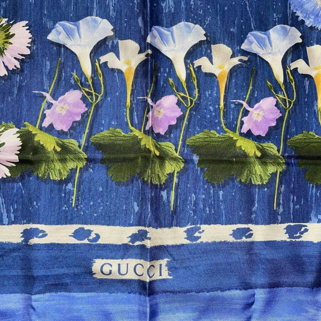 Foulard GUCCI beau dégradé bleu et motif floral 87cm✖︎87cm bon 02Y