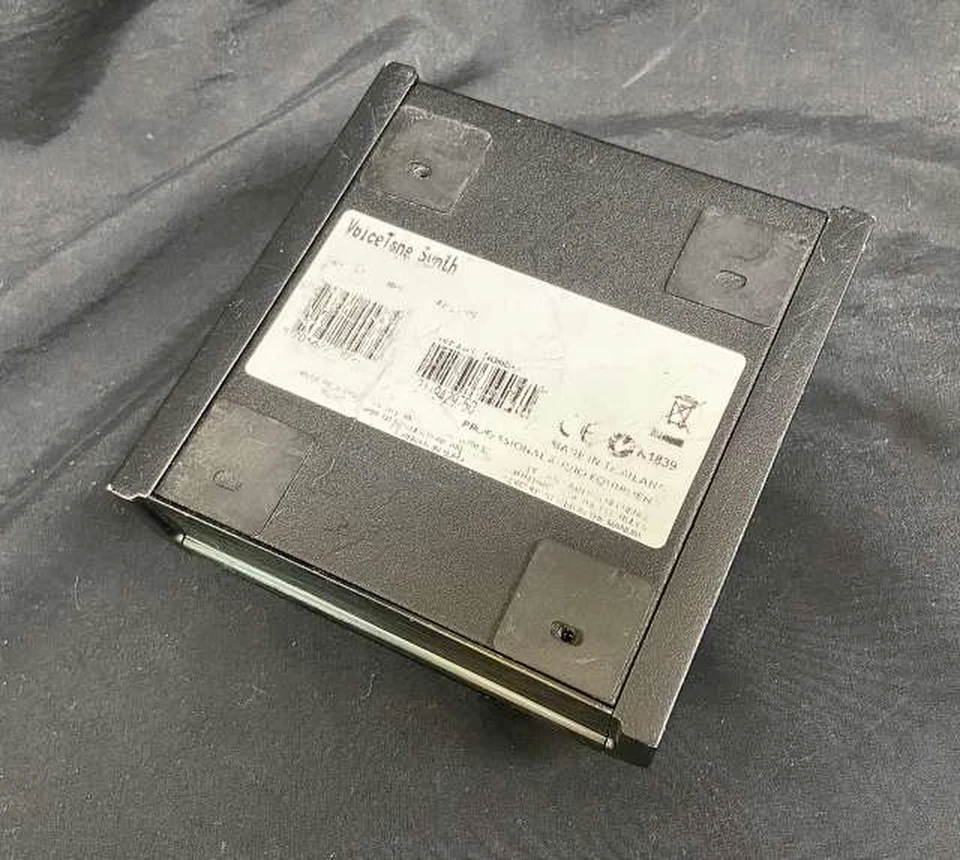 TC-Helicon VoiceTone Synth Vocal Pedal for Guitar Singing Recording - Image 3 of 3