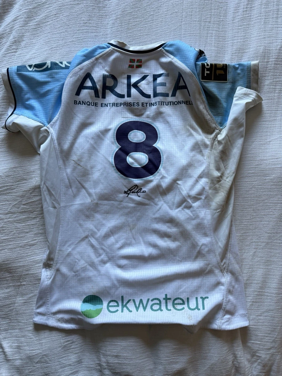 Porter un maillot de rugby avec élégance