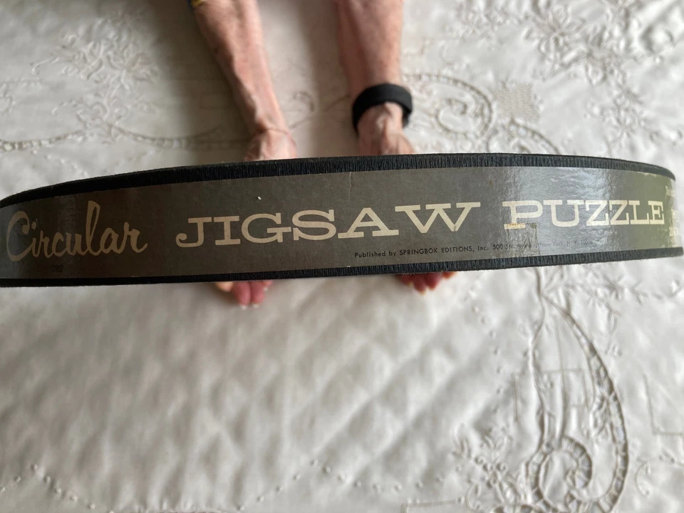 Vintage Springbok Circular Puzzle “Les Chapeaux de l”Historie” 1965 500 pcs-1 mi - Image 4 of 4