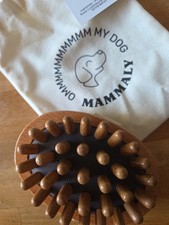 Hunde-Massage-Bürste von MAMMALY aus Buchenholz im Jutebeutel
