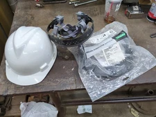 MSA V-GARD Hard Hat W/Fas-Trac III 4 Point Ratchet Suspension /Face Shield Frame