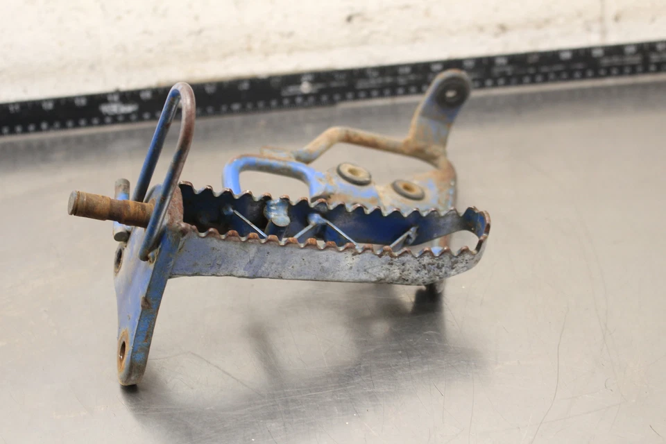 Suzuki Quadrunner 160 LT160 1991 2x4 reposapiés izquierdo clavija paso A395 Foto 2 de 4