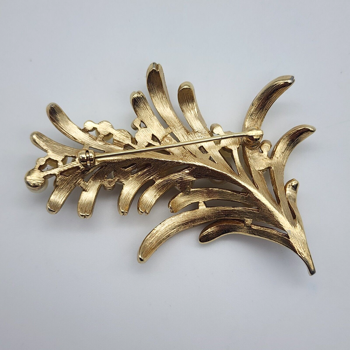 Vintage crown Trifari Faux Pearl Berry Cluster Leaf Gold toned  Brooch Vintage Crown Trifari Leaf Berry Cluster Branch Faux Pearl  main image 3