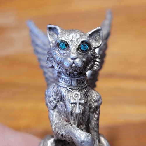 Vintage 1994 Gallo Ridolfi Pewter Winged Cat On Spell Book with Crystals 8261 - Picture 12 of 12