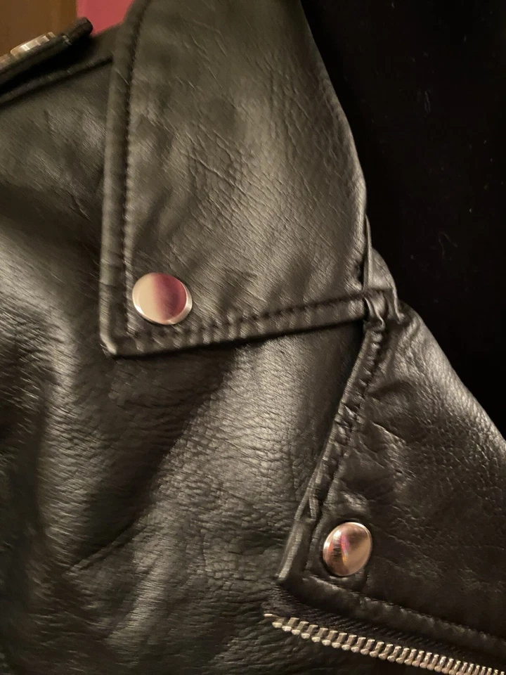 Mujer XXXL (19) Imitación Cuero Chaqueta Rocker / Moto Negro - Nueva Con Etiquetas Foto 4 de 4